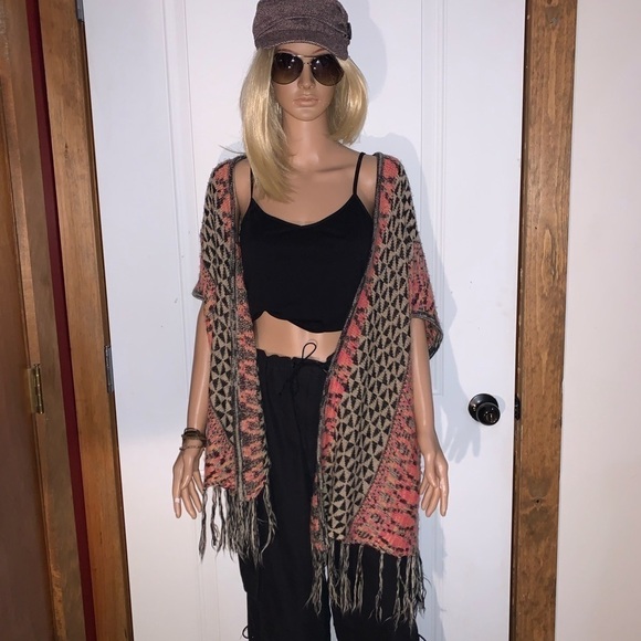 Taxi Short Sleeve Cardigan Duster with fringe coral, Black and Tan Medium - Picture 7 of 8
